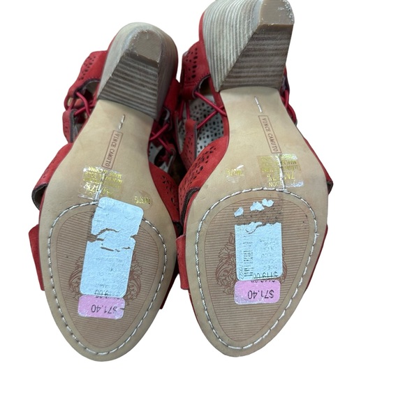 VINCE CAMUTO Eadon Laser Cut Leather Peep-Toe Cone Heel Shooties in Red NWT - Picture 8 of 8
